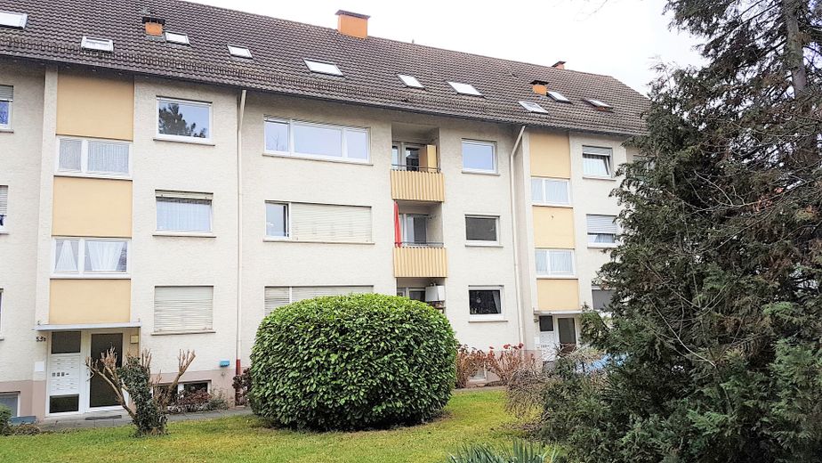 Renovierte 1-Zimmer Wohnung mit Einbauküche, Waschmaschine und Parkplatz – Hausansicht