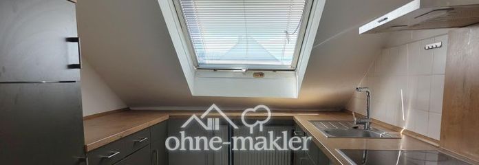 Appartement mansardé central de 3 pièces (env. 83 m²) avec climatisation et emplacement de stationnement