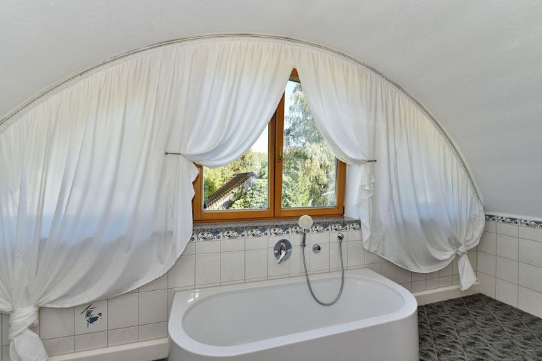 Ampiezza su due livelli – esclusiva maisonette con terrazza sul tetto e vista panoramica – Foto 19