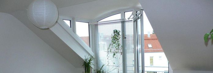 Van particulier : Lichte, royaal ingedeelde 2-kamerwoning nabij S-Bahnstation – Wohnzimmer