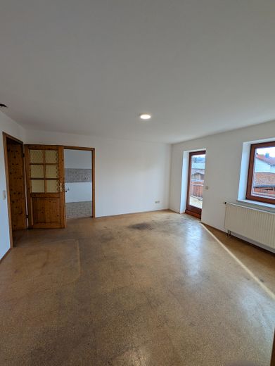 RENDITE > 7% mgl. o. Eigennutzung und Kapitalanlage kombiniert-MFH mit Ausbaupotenzial rd.350 m2 – 1. OG Wohnung 2 Zimmer