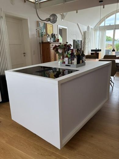 Küchenblock mit Kochfeld