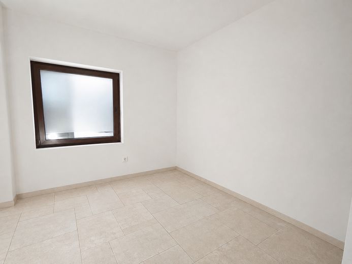 Renovierte 1-Zimmer-Wohnung mit 52 m² Innenhof in RWTH-Nähe – provisionsfrei – Essbereich neben Küche