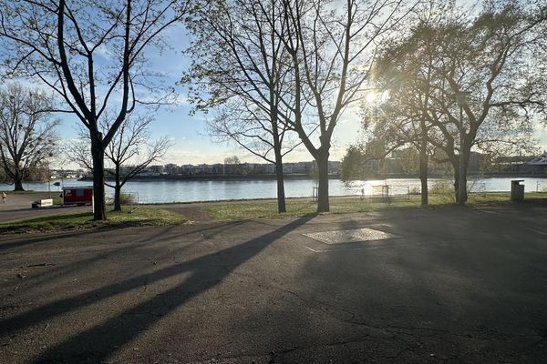 Kapitalanlage, Stephanien Ufer in erster Reihe am Rhein 3-Zimmer, modernisiert