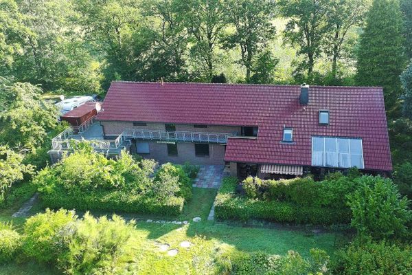 Maison individuelle avec logement indépendant, prairie en pleine nature à Friedeburg