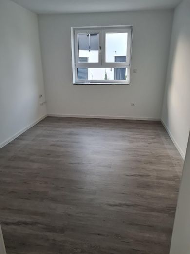 **Neubau Erstbezug, Traumhafte und moderne 4-ZIMMER EG.-Maisonette Whg. in Bischofsheim** – Schlafzimmer 1