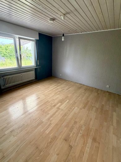 Feldkirchen | Semi-detached house with sunny balcony | 6 rooms | Garden | Quiet location – UG Schlafzimmer