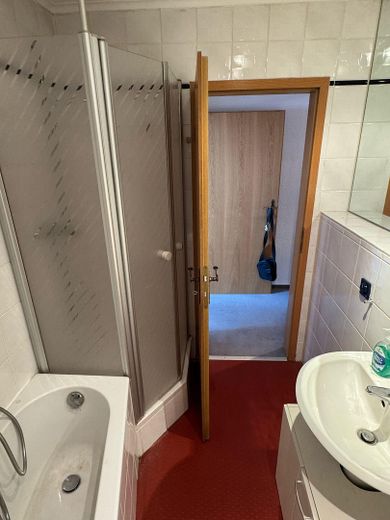 vollausgestattes, modernes Bad