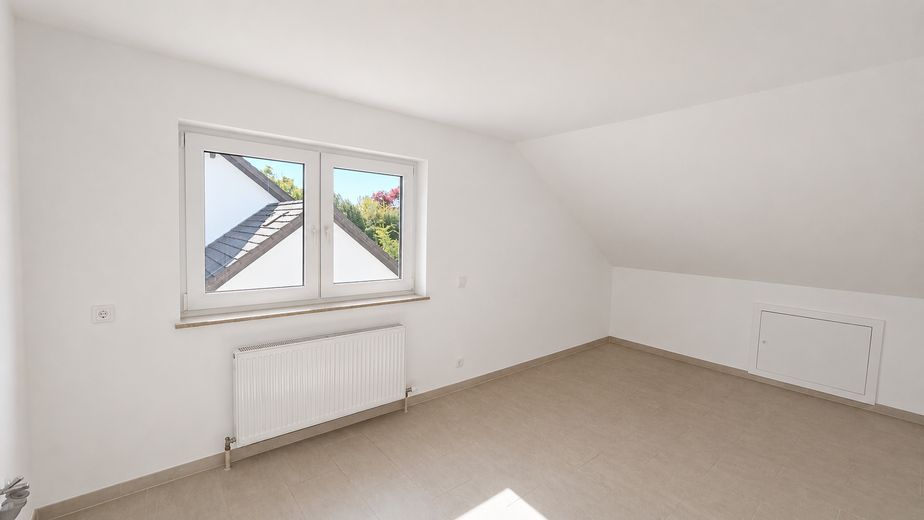 Bezugsfrei & provisionsfrei: Flexibles Dreifamilienhaus in Weilburg – Küche DG