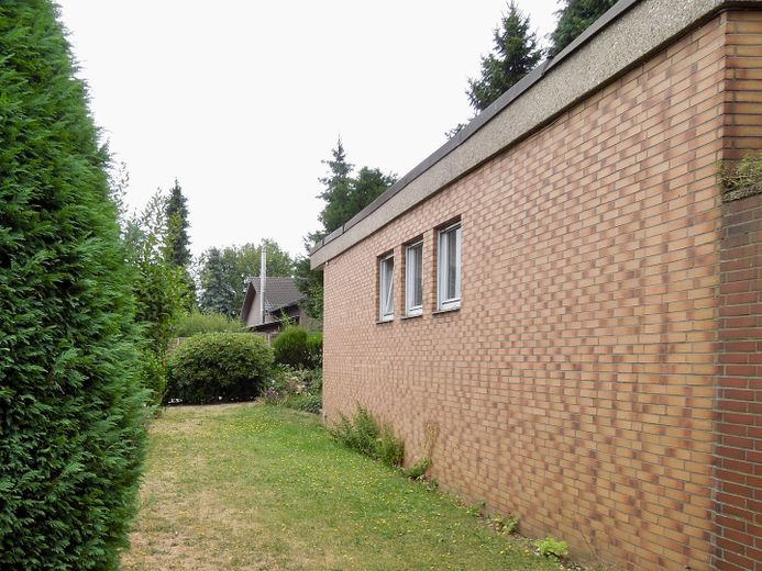 Bungalow im Grünen - provisionsfrei – Nordseite mit Küche und WC