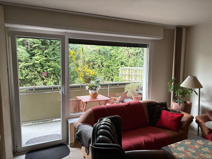*KAPITALANLAGE* Eigentumswohnung mit Balkon, Garage &amp; Garten-Idylle – Wohnzimmer