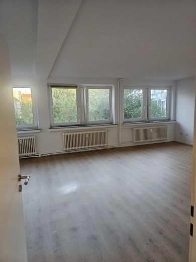 Renovierte 3-Zimmer-Wohnung, 90 m², Tageslichtbad und Gäste-WC – Foto 2