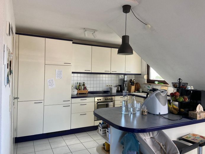 Küche mit Küchentresen