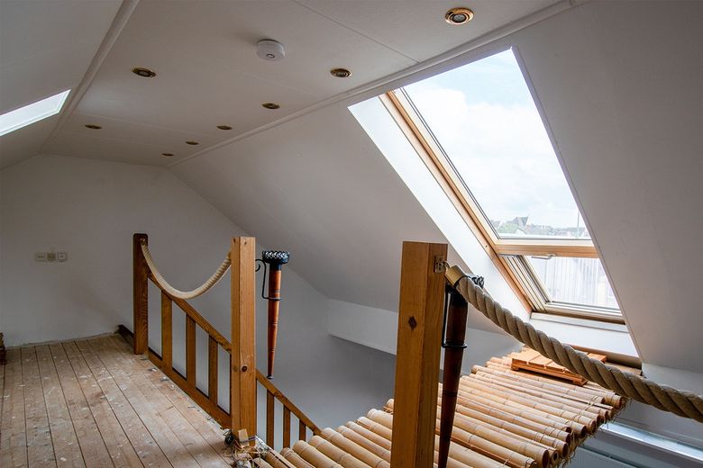 Exklusive Dachgeschosswohnung mit Dachterrasse, Empore und Altbaucharme – Foto 12
