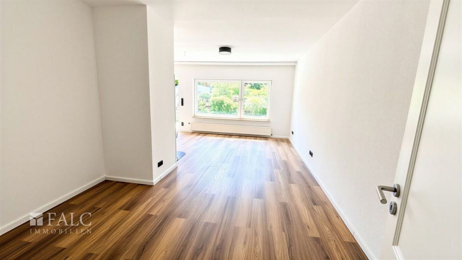Familientraum in Wuppertal - freistehendes Haus mit Garten – Wohnzimmer
