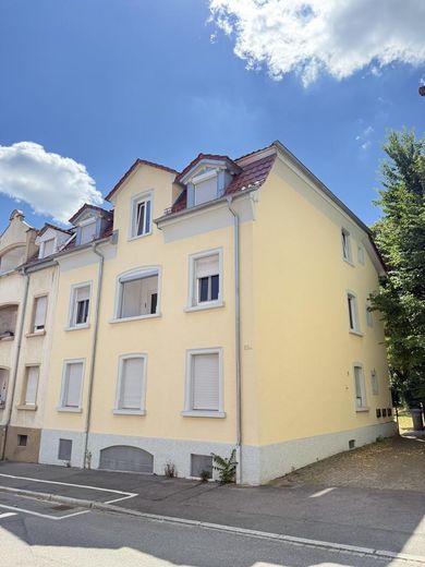 Zentrumnahes Dreifamilienhaus mit großem Garten und Hohentwielblick – alle Wohnungen bezugsfrei – Strassenseite