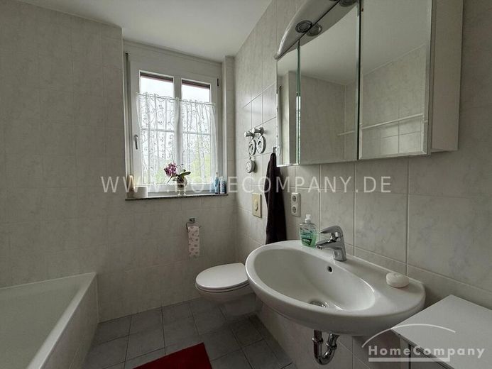 ***Riedberg (8072090) Moderne möblierte 3 Zimmer Wohnung mit Balkon und Stellplatz – 9834ac61c8e943298737105c3c47859a8c4ccd17.jpg