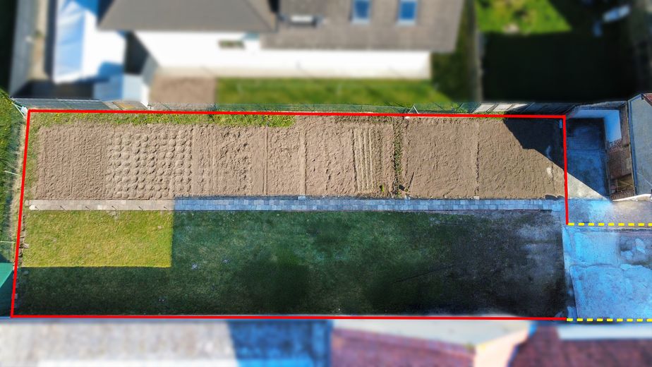 Terreno edificabile senza provvigione, in posizione tranquilla in seconda fila, con vista libera sui campi – Luftbild