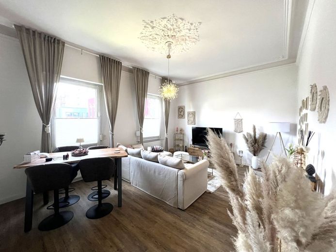 Chance für Investoren! Modernisierungsbedürftiges MFH mit 6 Wohnungen in Schwelm (voll vermietet) – Wohnzimmer EG