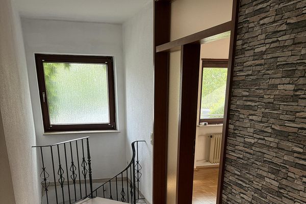 Attraktive Maisonette mit Südbalkon, zwei komplett renovierten Bädern und neuer Küche in Brühl