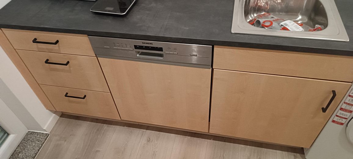Moderne, frisch sanierte 1-Zimmer-Wohnung mit hochwertiger Ausstattung – Siemens Geschirrspüler