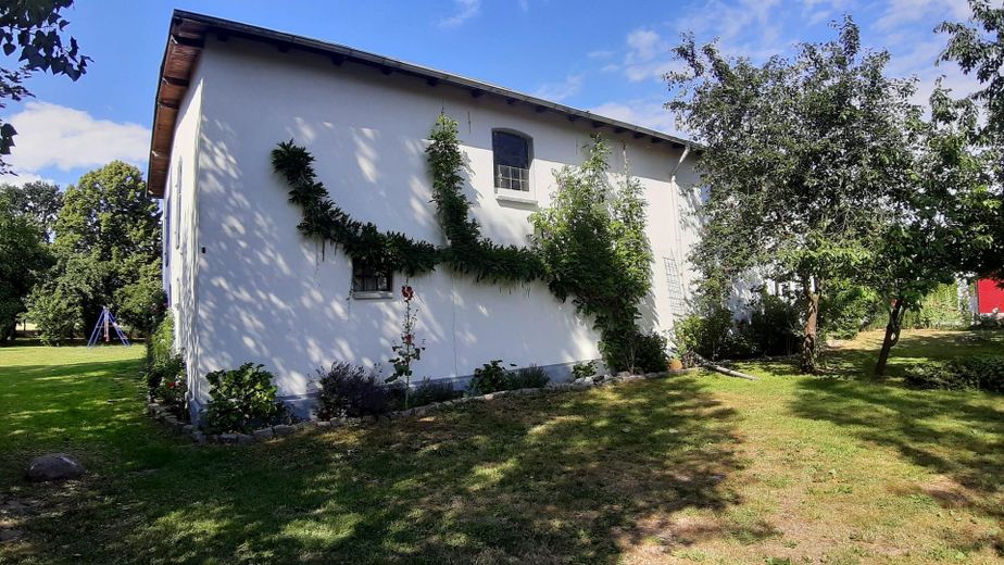 Idyllisches Zweifamilienhaus vor den Toren Stralsunds mit traumhaft großem Garten – Scheune / Lager 