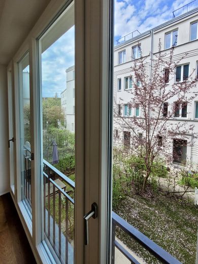 Modernes Townhouse im historischen Herzen von Potsdam mit Terrasse & TG-Stellplatz – Ausblick Wohnzimmer II