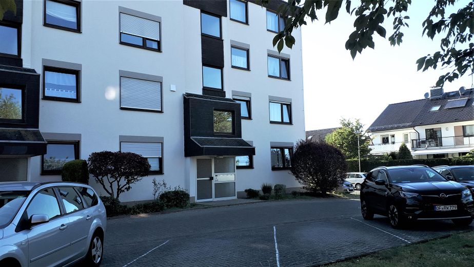 Eingangsbereich und Parken