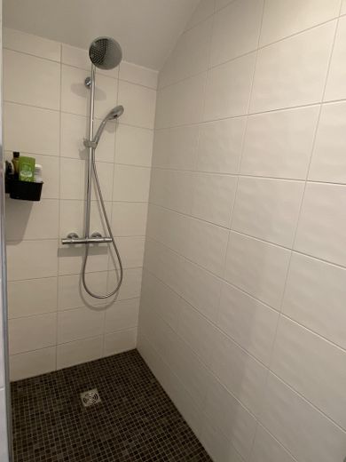Charmantes Mehrfamilienhaus mit 3 Wohneinheiten in Konz – EG/OG/DG Begehbare Dusche