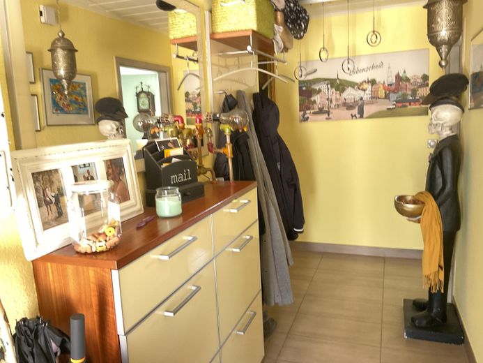 Gepflegtes Einfamilienhaus  mit Einliegerwohnung   . Stadtrand , Grenze zu Halver – Flur