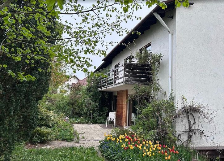 Krailling'de güzel, komisyonsuz yarı müstakil ev – Terrasse