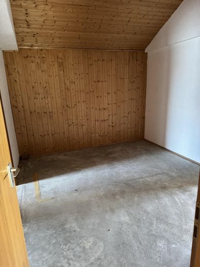 Zentrumsnah: Wohnhaus mit Galerie/Atelier, Einlieger-App.  & traumh. Naturgarten (834 qm) – DG Raum1
