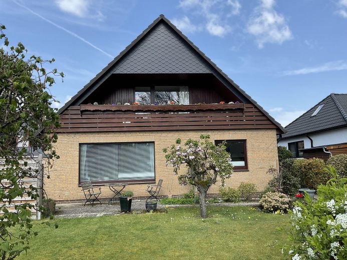 Gepflegtes Einfamilienhaus mit 2 Wohneinheiten in Hamburg-Bergedorf/Alt Nettelnburg – Hausansicht