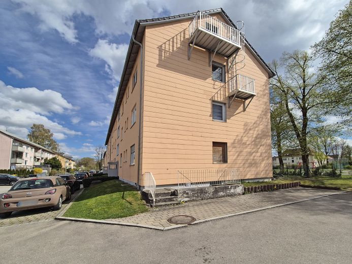Aussenansicht mit Stellplatz