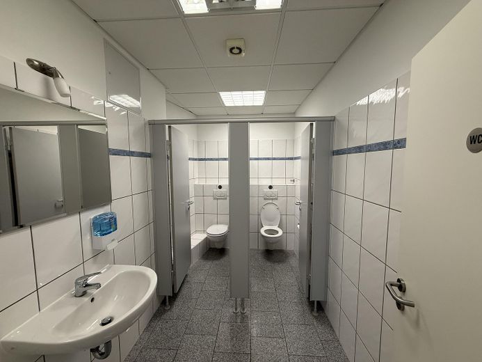 Praxis- und Büroobjekt in zentraler Lage und barrierefreiem Zugang – Foto 3