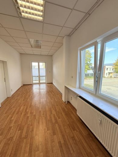 Bureau lumineux et accueillant d’env. 22 m² de surface utile, disponible immédiatement – Büroraum