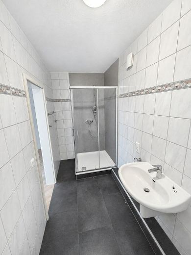 Erstbezug nach Sanierung: helle 3-Zimmer Wohnung – Foto 9