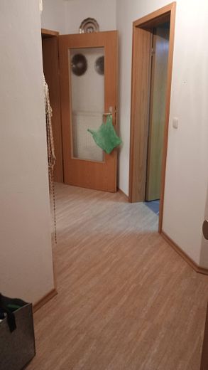 3-pokojowe mieszkanie na parterze z tarasem od strony południowo-wschodniej i miejscem parkingowym – prywatnie i bez prowizji – Blick in den Flur/Eingangsbere