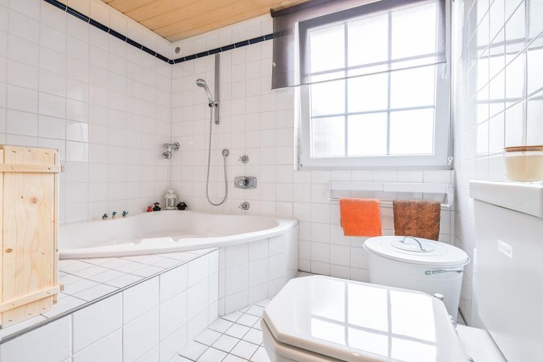 Badezimmer - Badewanne