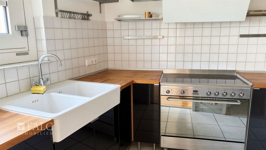 Lichtdurchflutete Maisonette-Wohnung mit zwei Balkonen in zentraler Lage von Wiesloch zu vermieten – Küche