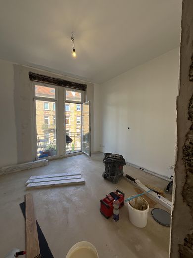 Piso de 3 habitaciones completamente renovado con 2 balcones en pleno Oststadt – Zimmer 3 mit kleinem Balkon