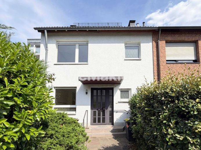 Charmantes Reihenhaus mit Garten in zentraler Lage von Köln-Longerich – Foto 1