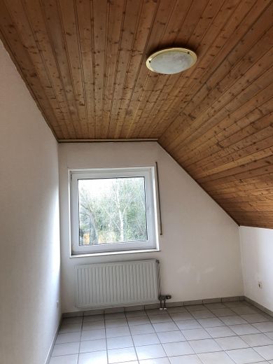Freist EFH mit Garten und Garage in guter Lage – Kinderzimmer oben