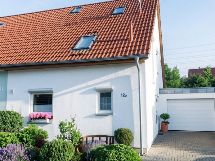 Ihr neues Familienglück: Zeitlose Eleganz und Raum für gemeinsame Momente – Foto 1