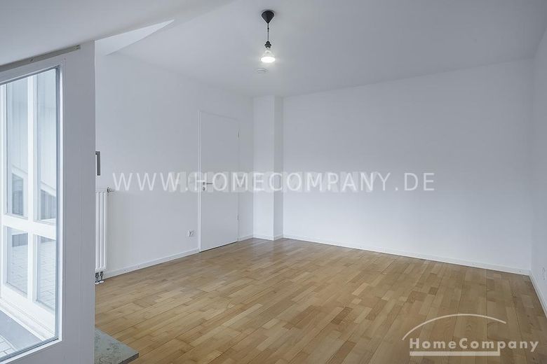 Appartement de 3 pièces à couper le souffle avec loggia à Neuhausen, partiellement meublé – c193d18947f1f546cf2190f37a1d03b15104a141.jpg