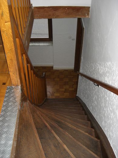 1. Linie am Rhein, Sonnenseite, Sankt Goarshausen Mittelhaus 145 QM – Treppe
