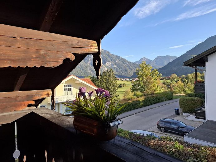 Möbliertes 1 Zimmer Appartment mit Bergblick – Balkon