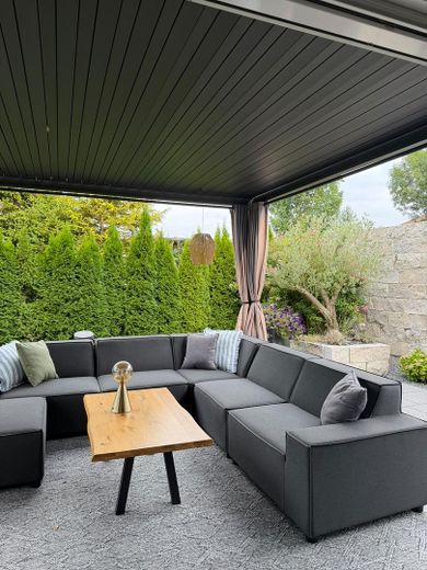 Exklusives Einfamilienhaus mit Keller und sehr großem Grundstück – gemütlicher Loungebereich