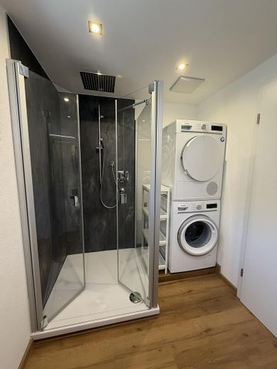 Modernisierte 3-Zimmer-Wohnung mit traumhaftem Bergblick – Bad