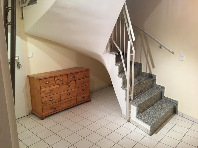 3 Zimmerwohnung mit 3 Tiefgaragenplätzen und 4 Balkonen – Flur/Eingangsbereich